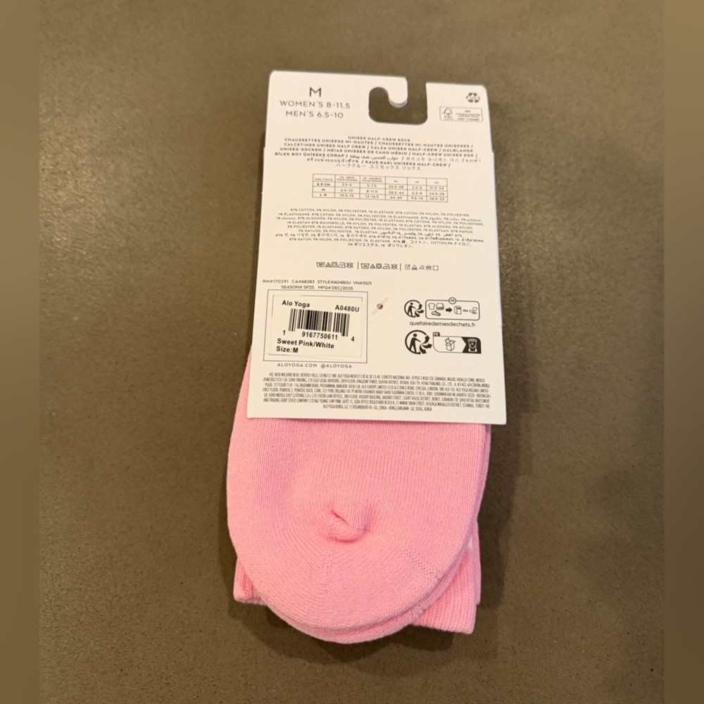 ALO Yoga Unisex Half-Crew Throwback Socks - Sweet
Pink/White - Picture 3 of 5